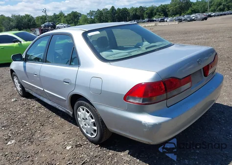 2002 Honda Accord 2.3 Lx из США, поврежденный, VIN 1HGCG66582A161645